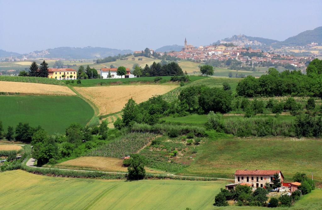 Bricco Pogliani Hotel CastellʼAlfero Exterior foto